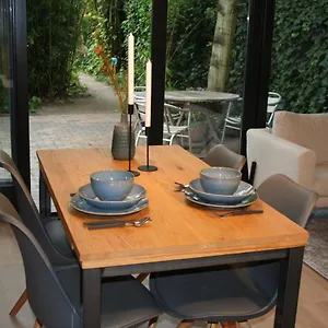 Behind The Tree Bed & Breakfast Hoofddorp